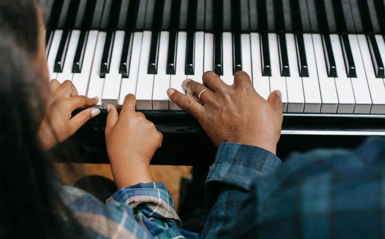 Piano lesson image
